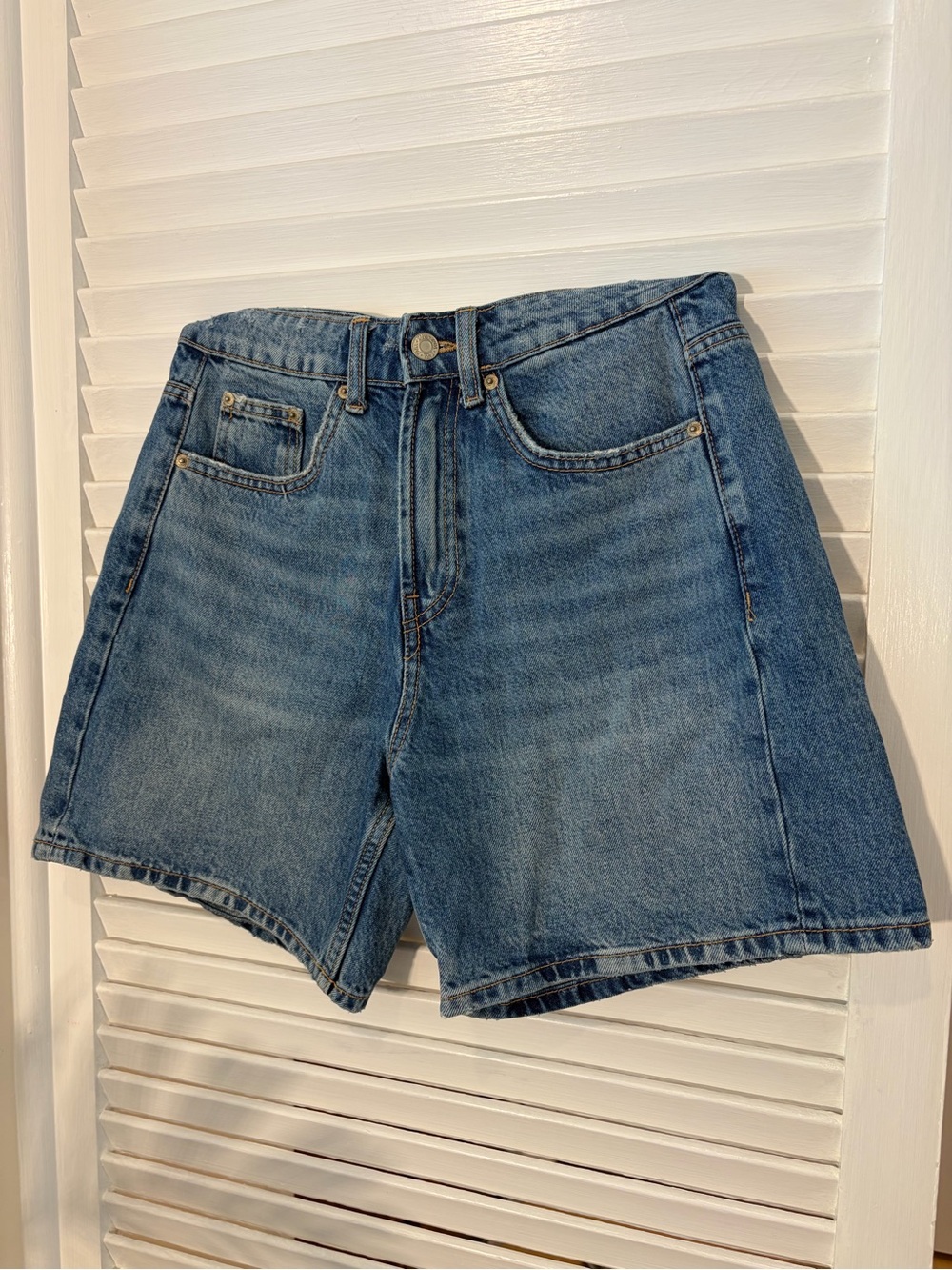 Zara Classic Mid-Blue Denim Shorts